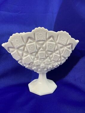 Vintage Westmoreland Fan Vase